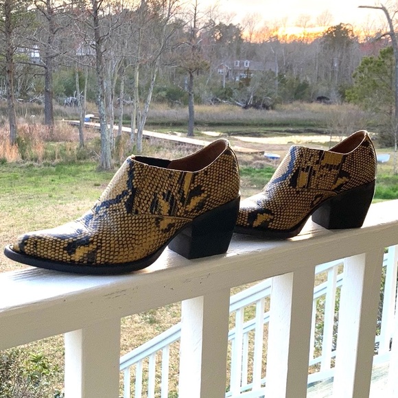 Chloe Rylee Low Boot 🥾 Snake Skin Python Print One of the "It" Patterns Luxe - Picture 10 of 16